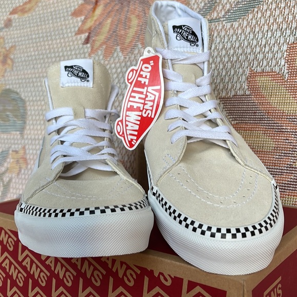 Vans WMNS Sk8-Hi Tapered
Checkerboard Foxing Turtl
VN0A4U16DJR
sneakers - Picture 7 of 16